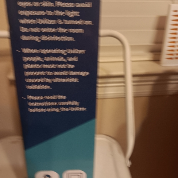 UVLIZER UVC DISENFECTUON LIGHT WITH REMOTE CONTROL. NEW IN BOX. - Picture 3 of 5